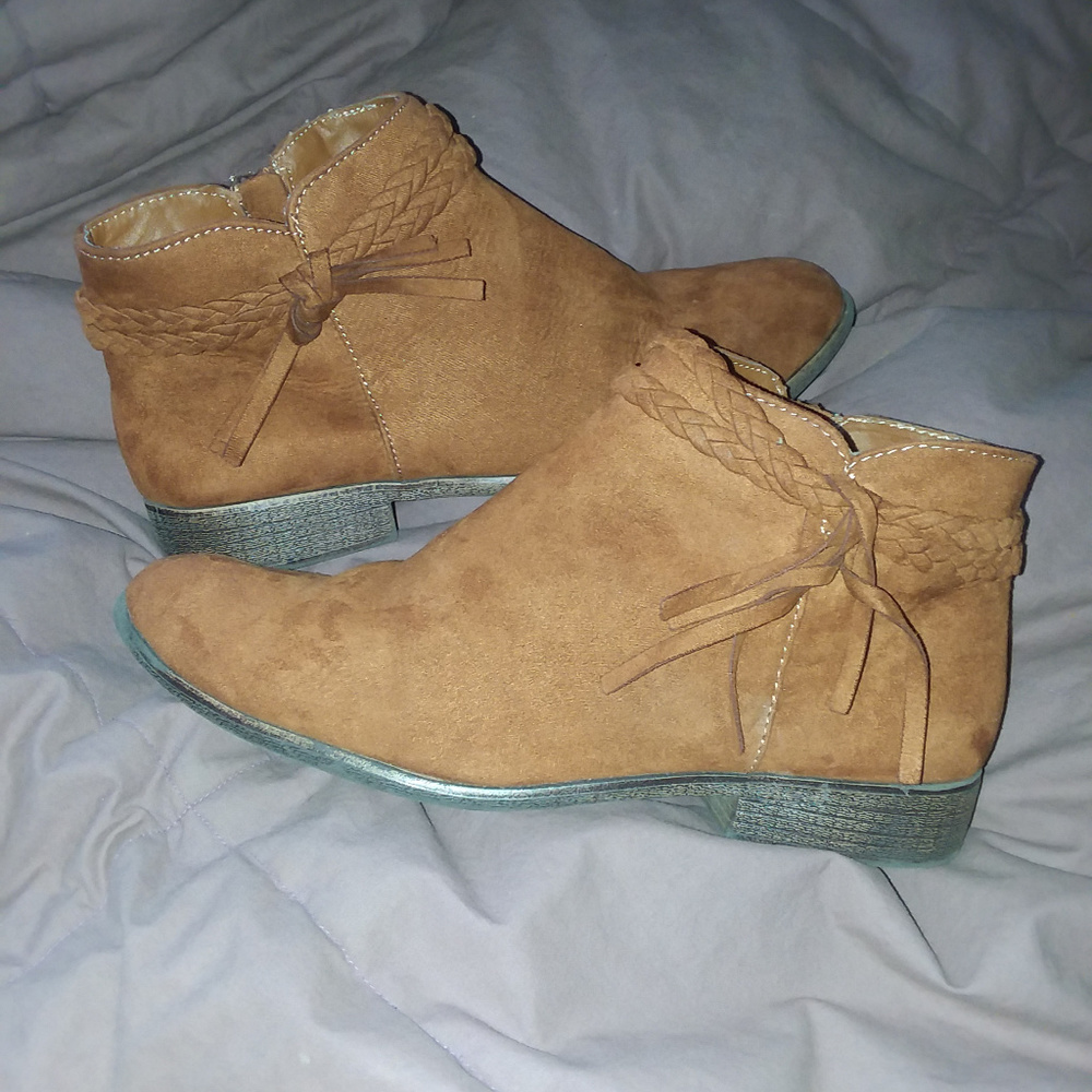 Cat and Jack booties